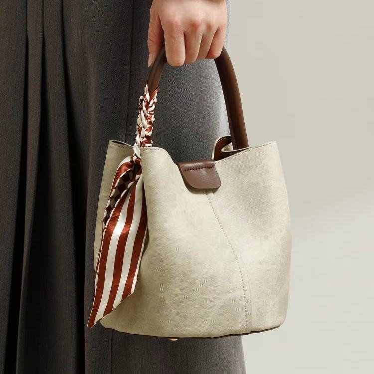 Simple Handheld Bucket Bag for Women's Spring New Fashionable Versatile Work Commuter Single Shoulder Crossbody Bag
