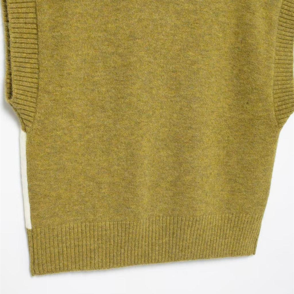 2025 Spring Women's Slim V-Neck Argyle Jacquard Knit Vest