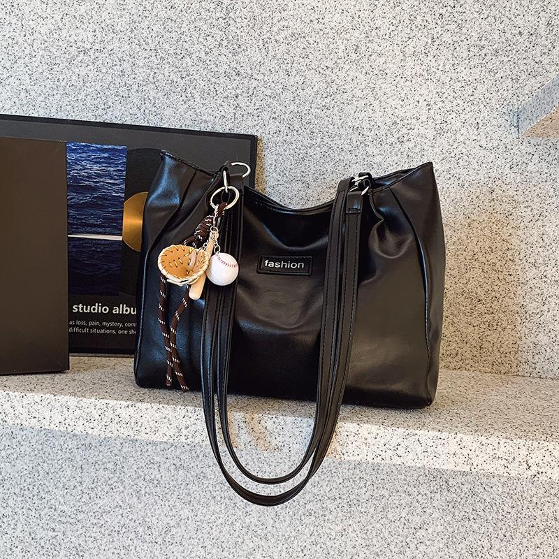 

Retro solid color large-capacity tote bag women s autumn and winter new fashion shoulder bag commuter versatile underarm bag Without pendant чорний