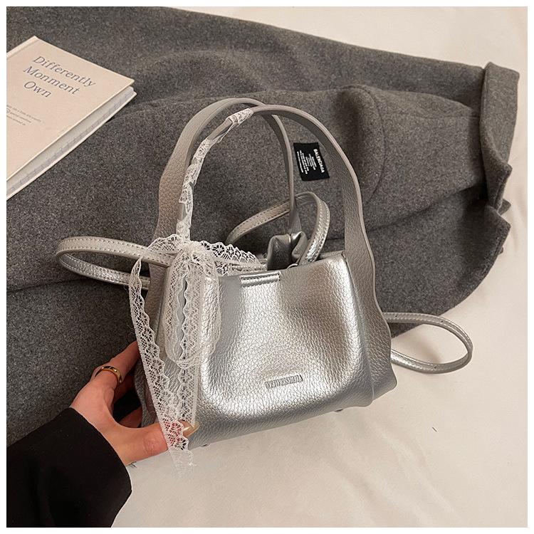 

Fashionable and foreign niche portable vegetable basket bag 2025 new Korean solid color commuter lace bow messenger bag