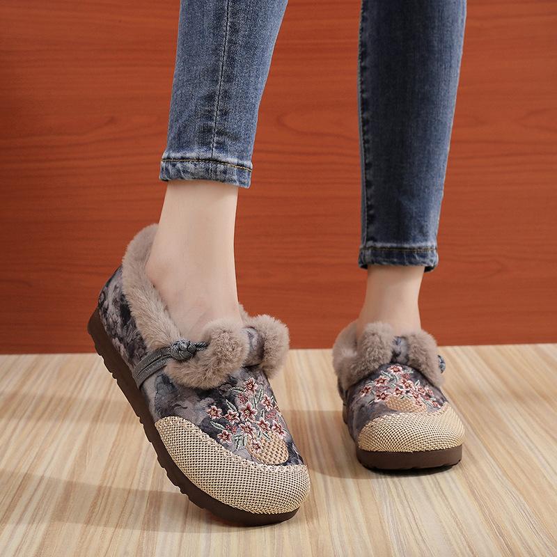 

Winter cotton shoes women s old Beijing cloth shoes embroidered shoes piled thickened warm fluffy shoes soft-soled mother shoes 41