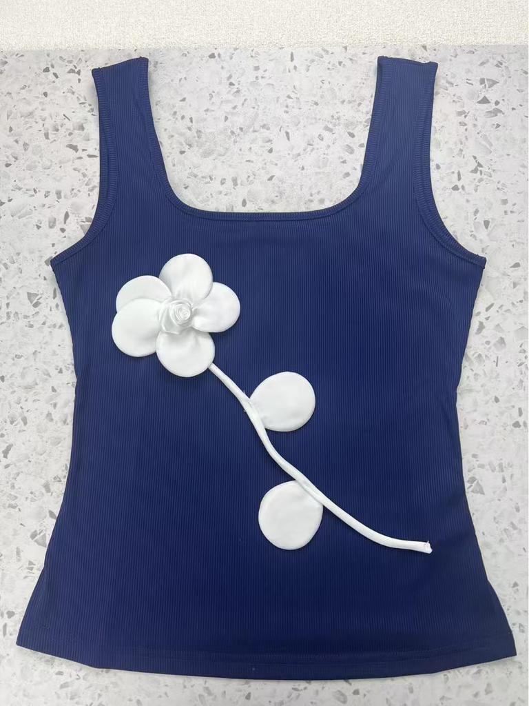 Sleeveless Women's Knitted Shirt with 3D Flowers - European & American Style