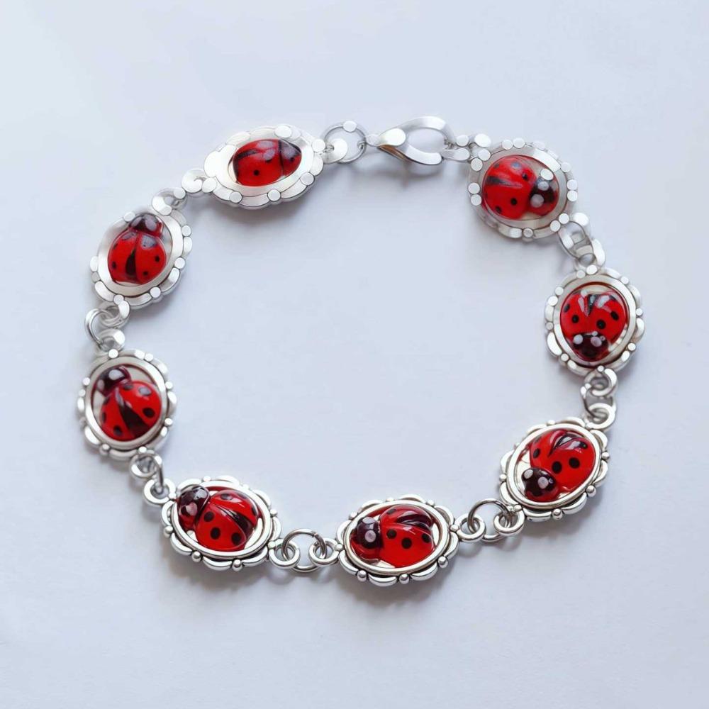 Creative Personality Geometry Ellipse Simulation Ladybug Bracelets for Women Fashion Cute Insect Animals Jewelry Accessory Gift