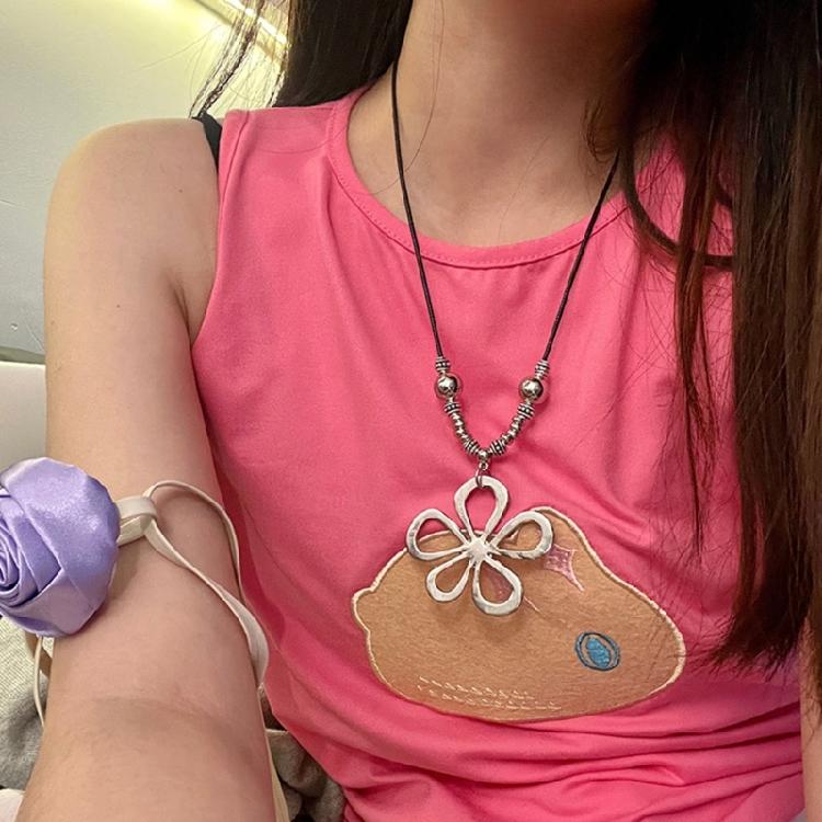 Retro Geometric Flower Necklace with Rope Women Fashion Necklace Suitable for Parties and Work Varioous Occasion Wear
