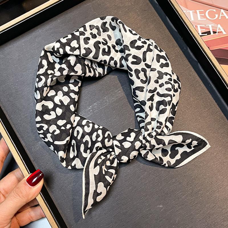 30% Silk 70% cotton Scarf Bandana Women Square Scarves Wrap Kerchief Fashion dot Headband Leopard Hijab Shawls Bandana Foulard