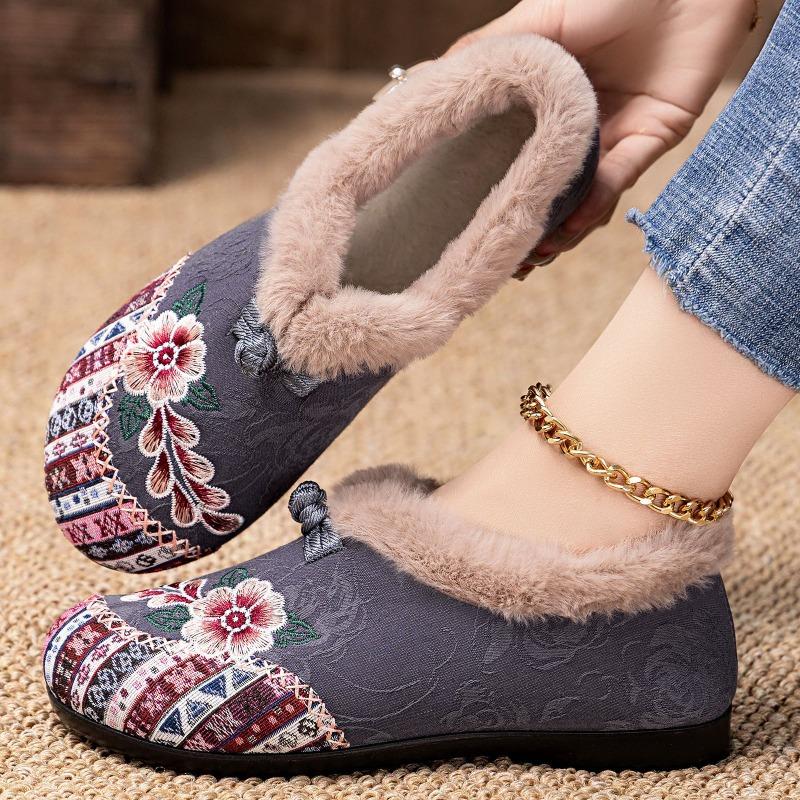 Winter mother cotton shoes winter new velvet thickened cotton shoes embroidered elderly cotton shoes one pedal