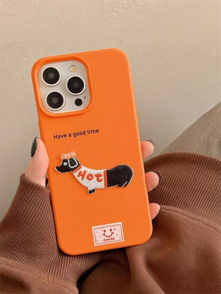 Leather cartoon embroidered dachshund iPhone15promax Apple 14 mobile phone case 11 new 12 soft 13Pro