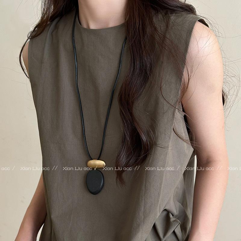 

Temperament Simple Geometric Ebony Metal Spliced Pendant Leather Rope Chain Necklace for Women Clothing Accessories Jewelry