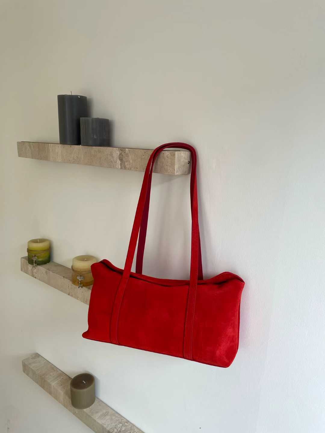 

Matte cowhide commuting baguette bag, a niche high-end quality, large-capacity single-shoulder bag for women 32x11x16 красный