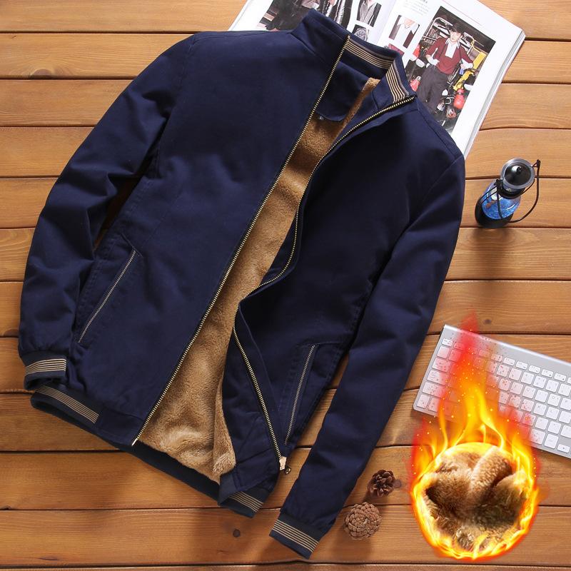 Осенне-зимняя мужская куртка с потертостями и флисом — фото 4