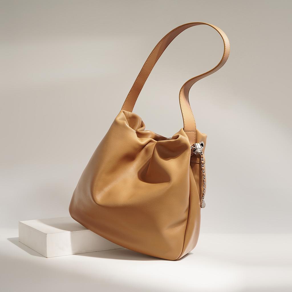 New Cowhide Tote Bag Women's Pleated Bag Commuting Versatile Simple Underarm Bag Large Capacity Bucket Bag