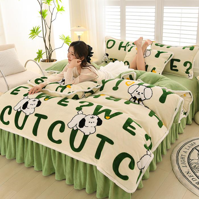 

Зимний фланелевый комплект постельного белья с принтом: Пододеяльник и простыня из молочного бархата, четыре предмета 2.0m Bed Skirt Four-Piece Set