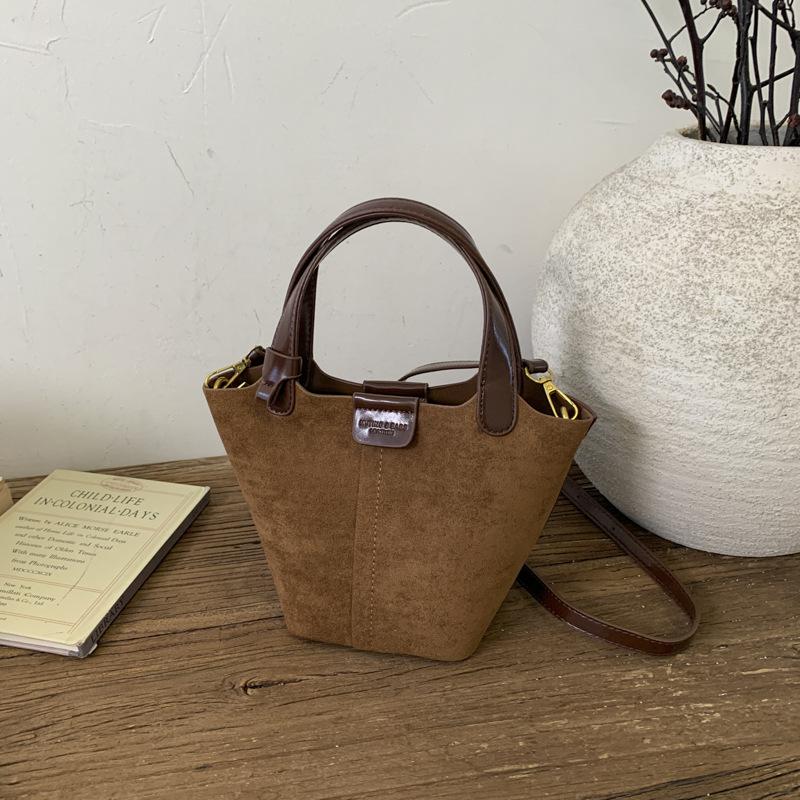 

Новая популярная универсальная маленькая сумка-ведро женская 2025 модная простая с высоким чувством портативная на плечо сумка-мессенджер