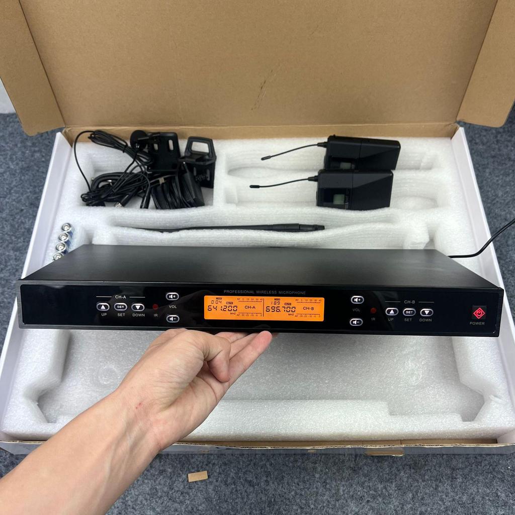 High-End Wireless U-Band Infrared Lavalier & Headset Microphone for Stage & Conference
