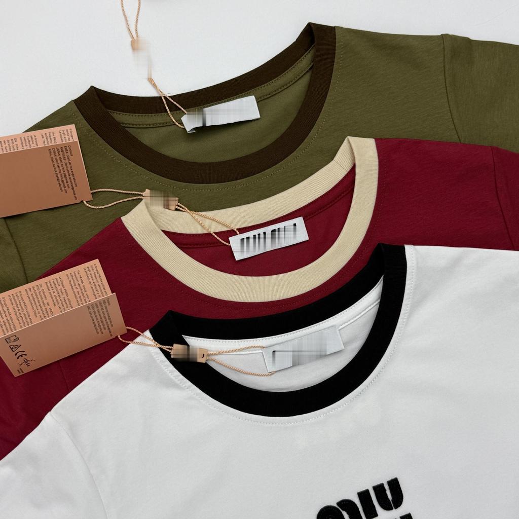 Miu Miu Damen Frühling/Sommer 2026 Klassisches Baumwoll-T-Shirt mit gesticktem Logo, Rundhalsausschnitt, Kurze Ärmel, Unifarben