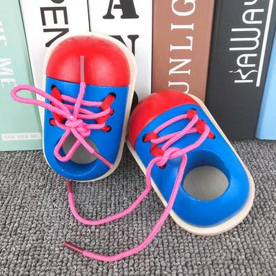 Brinquedo de Amarrar Sapatos de Madeira: Auxílio de Educação Infantil para Ensinar Crianças a Amarrar Cadarços