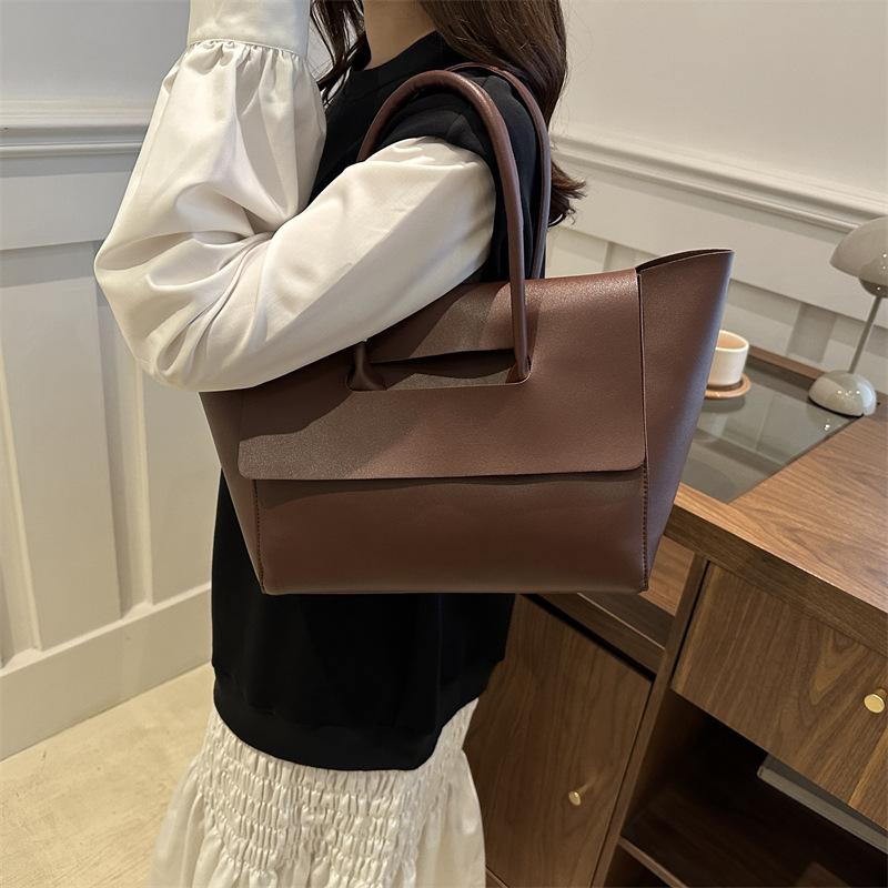 Large Capacity Tote Bag for Women Soft Faux Leather Shoulder Handbag Stylish Commute Bag Trendy Daily Outing Purse KTB