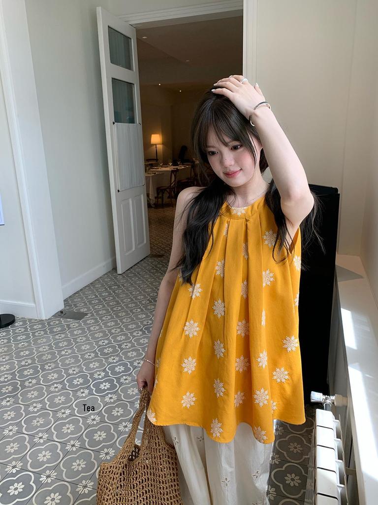 Korean Chic Floral Halter Vest - 2025 Summer Style for Women: Petite Vacation Shirt