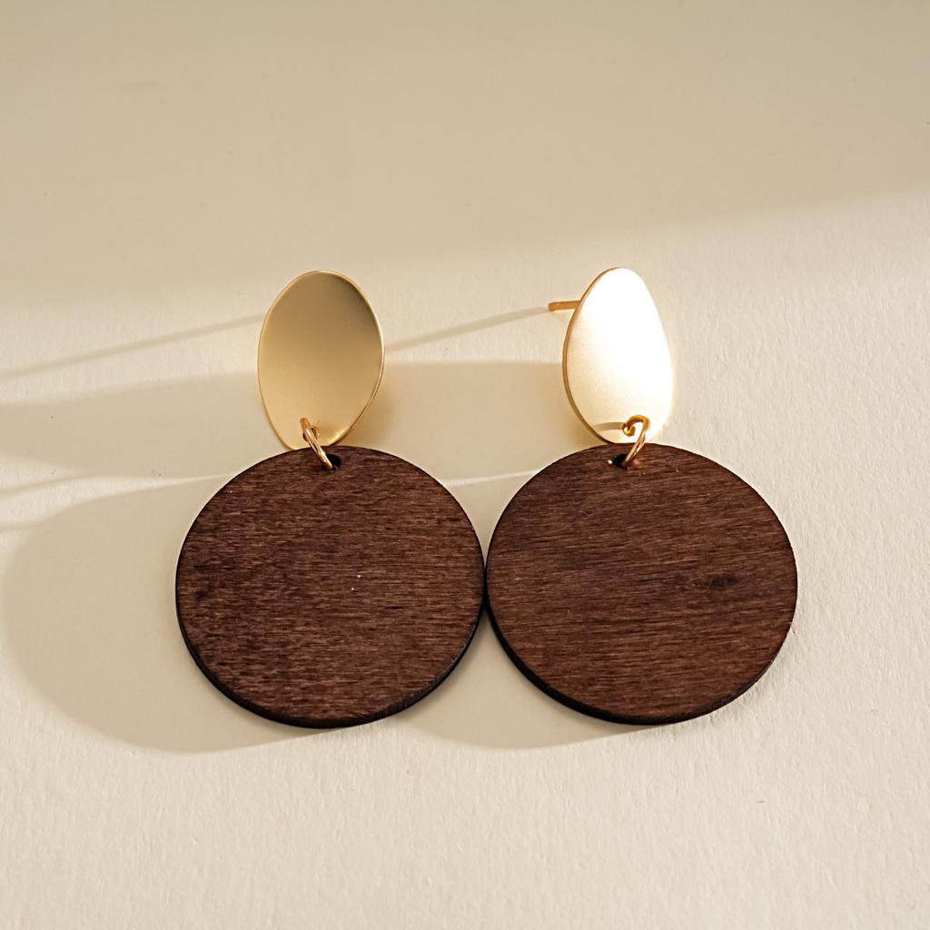 European and American Silver Needle Geometric Wood Pleated Stud Earrings Cool Dark Wind Earrings Light Luxury High-end Earrings