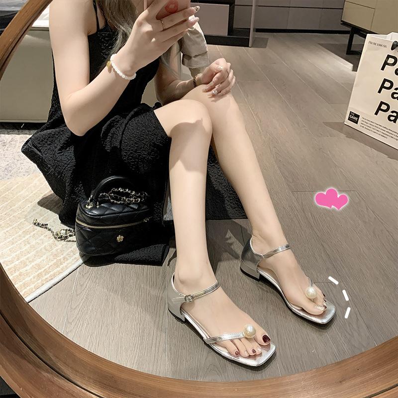 Fashion Sandals Women 2024 New Flat Flip Flops Party Shoes Fashion Pearl Clip Toe Sandals Slippers Roman Women Casual Beach Shoes Trend