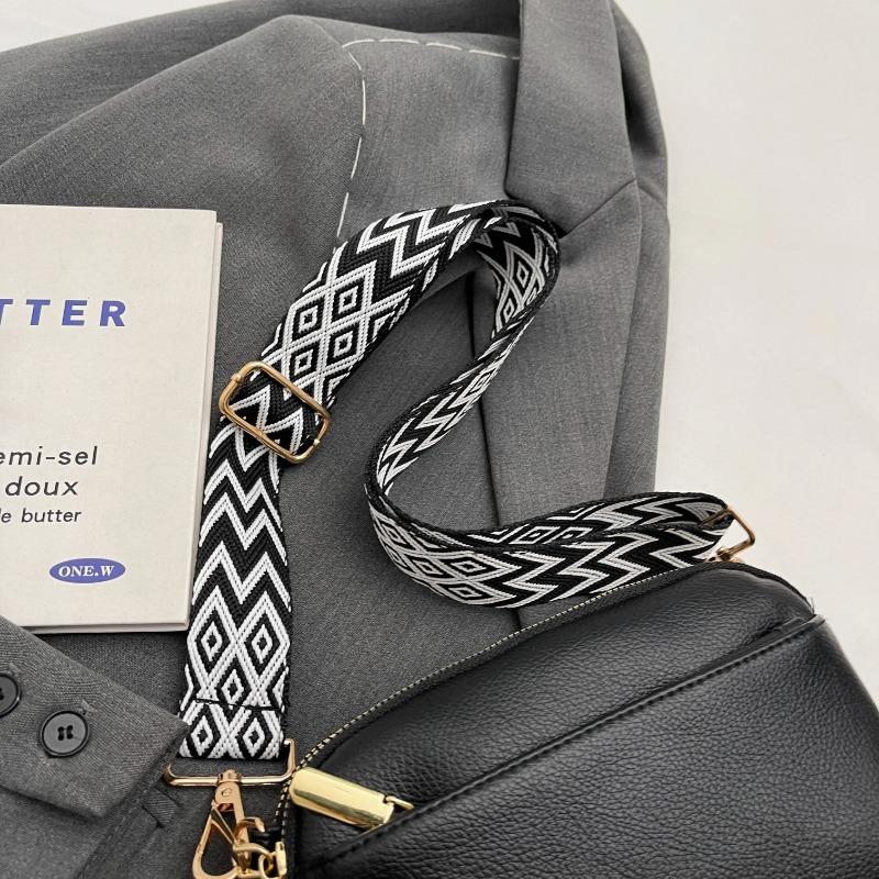 Chic Vegan Crossbody Bag Minimalist & Fashion-Forward PU Shoulder Bag for Women Simple and Versatile Small Square Bag