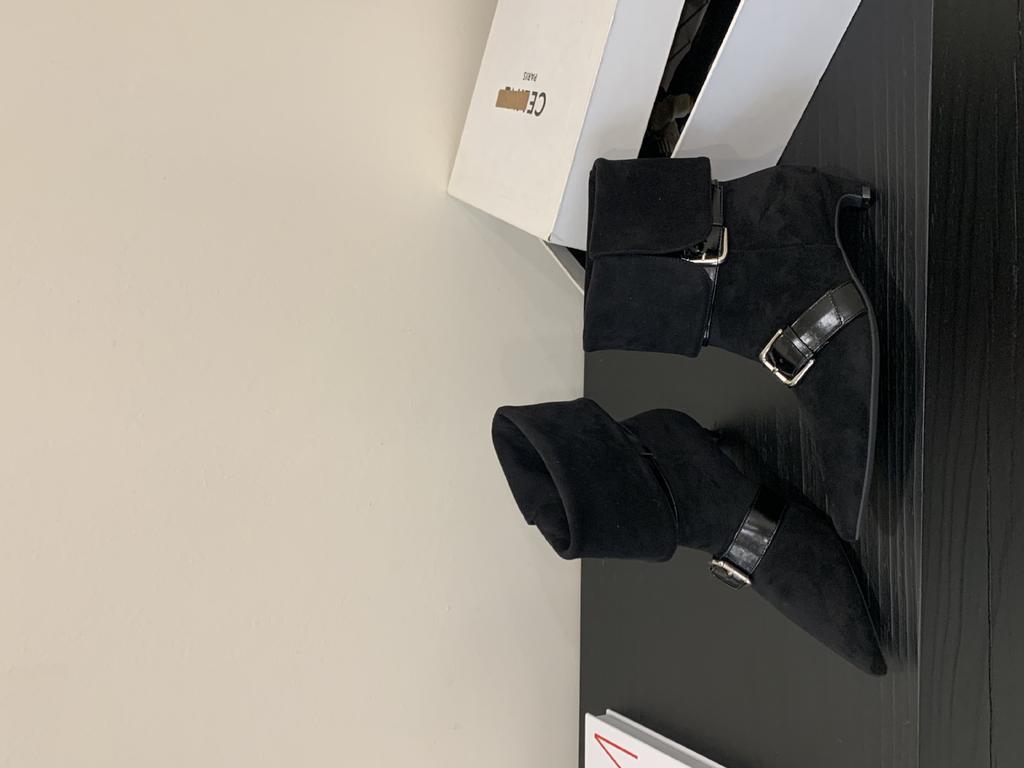 2025 höst och vinter Europeisk och amerikansk ny nischdesign retro franska korta stövlar spetsiga westernstövlar medelhöga stövlar damstövlar