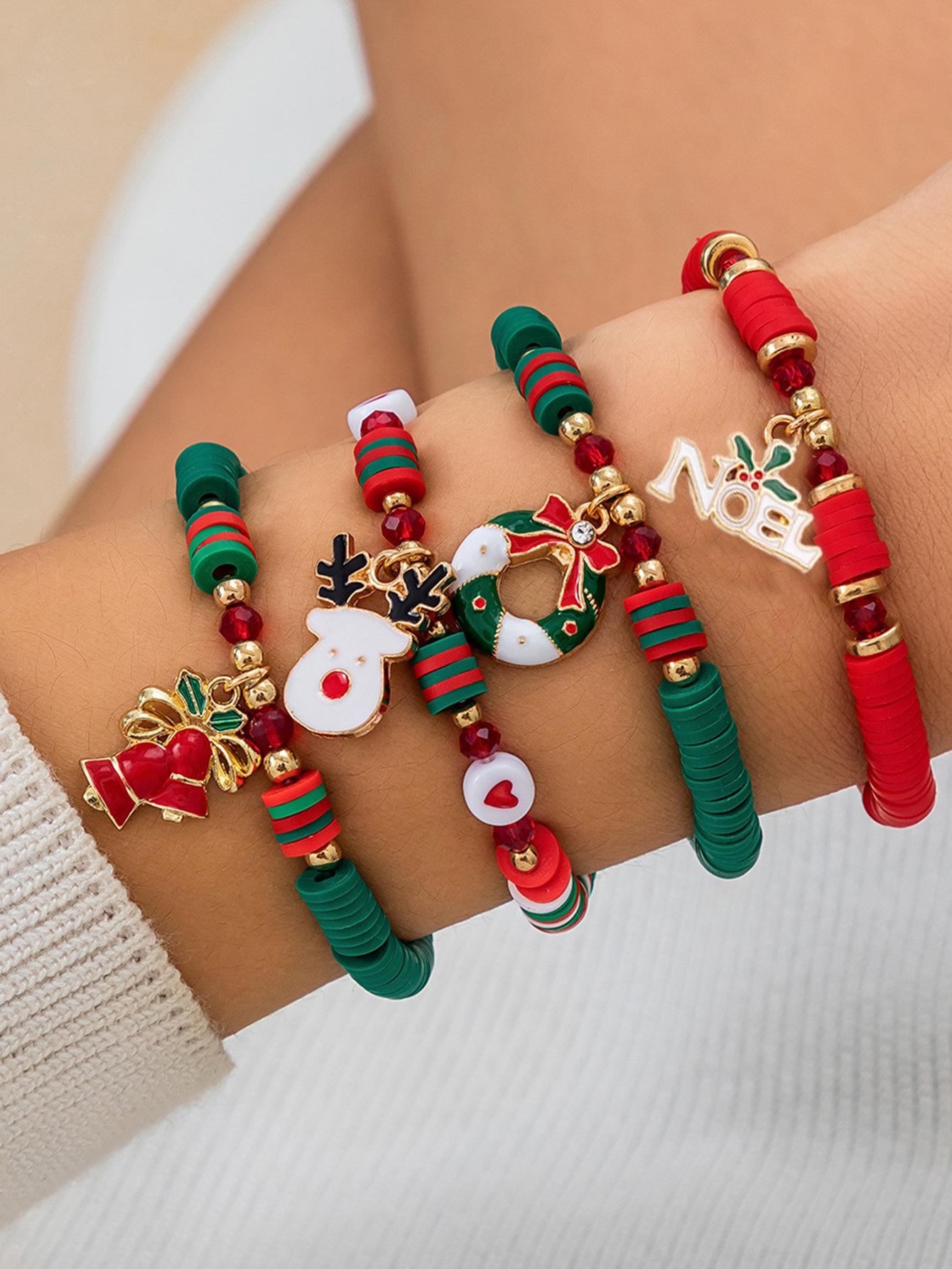 

Рождественский браслет из полимерной глины с цветными блоками и буквами, с бусинами и дизайном снеговика