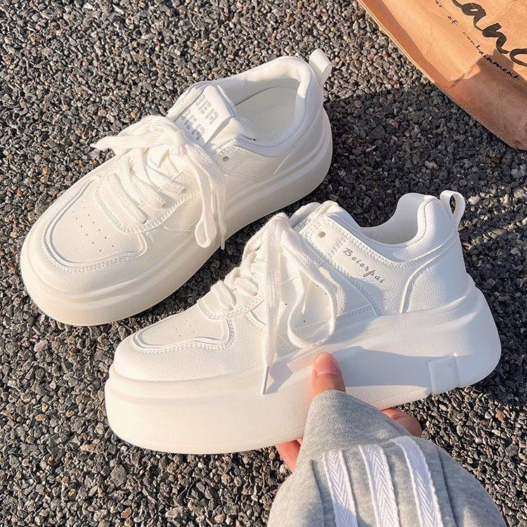Small man shows height, platform white shoes, girls 2025 autumn and winter new niche design versatile casual board shoes
