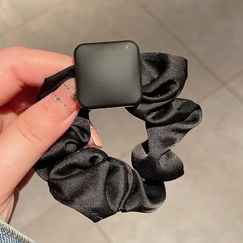 Hair ring French retro satin large intestine ring adult temperament hair accessories simple Joker Pearl balls hair rope.