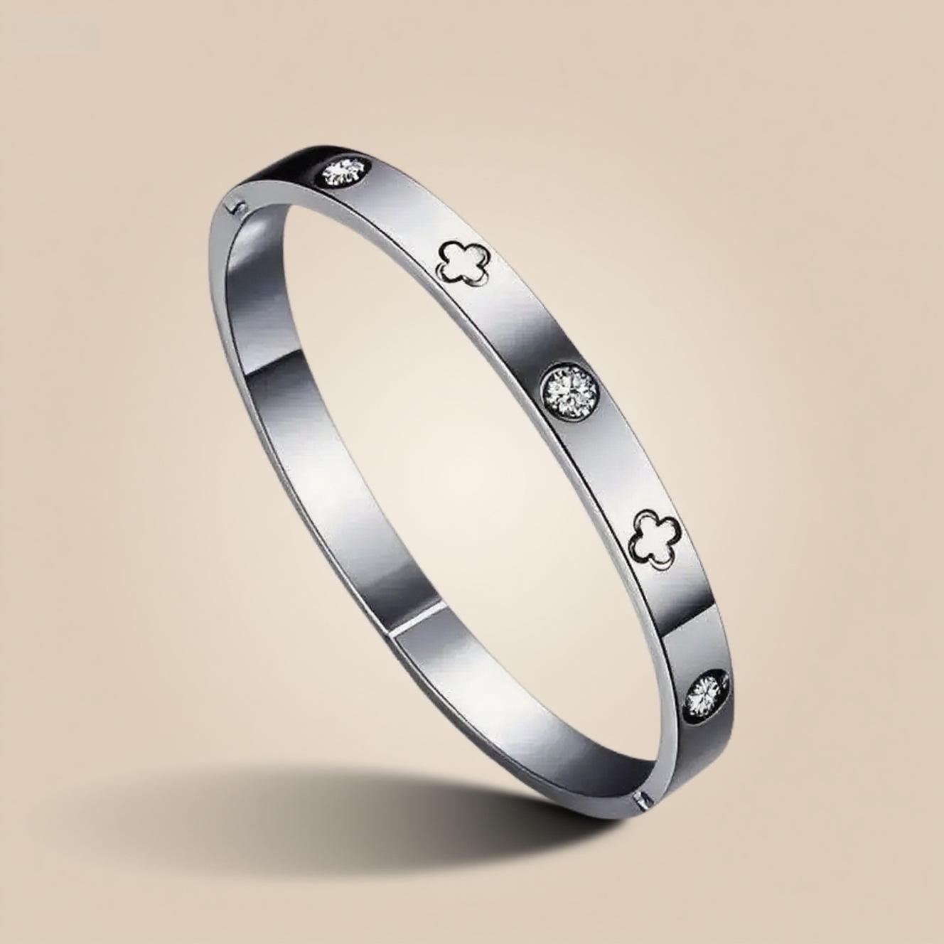 Stainless Steel Rhombus Diamond Titanium Bracelet with Four-Leaf Clover Clasp
