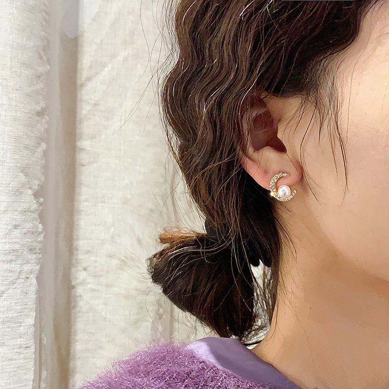 925 Silver Needle, Simple Pearl Crescent Earrings In Dongdaemun, Korea, Versatile Temperament, Diamond-set Moon Earrings