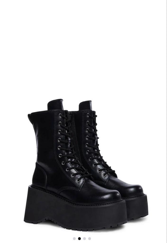 [USED] LE SSERAFIM Current Mood boots worn by Sakura Miyawaki