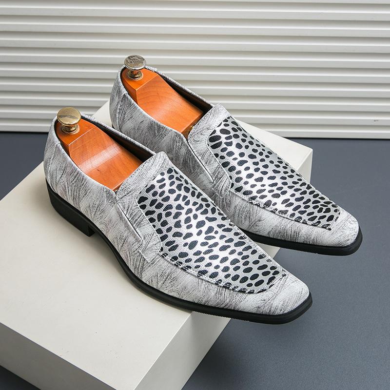Herrenschuhe in Übergröße Mode spitze Slipper Trend Leopardenmuster Ein-Pedal Friseur kleine Lederschuhe