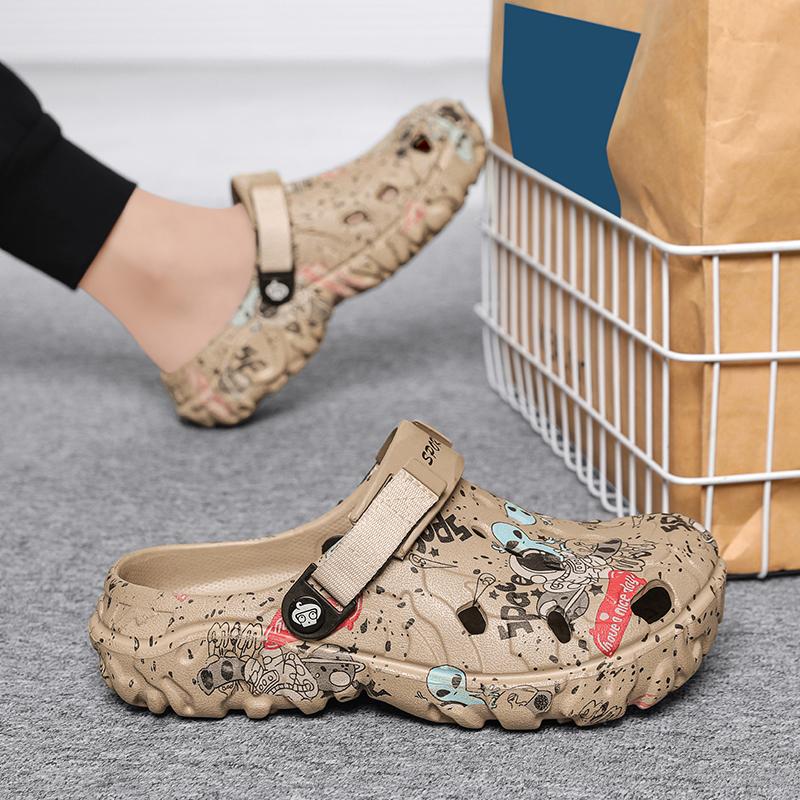 Fashion Men Summer Clogs Slippers Light Soft EVA Men's Hole Shoes Outdoor Sandals Home Garden Shoes Male Beach Water Shoes Size 40-47