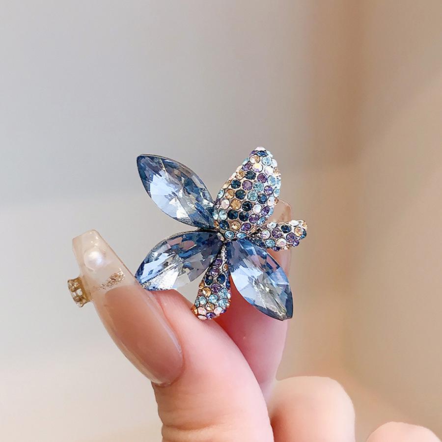 Elegant Pearl Brooch - High-End Minimalist Clothing Accessory