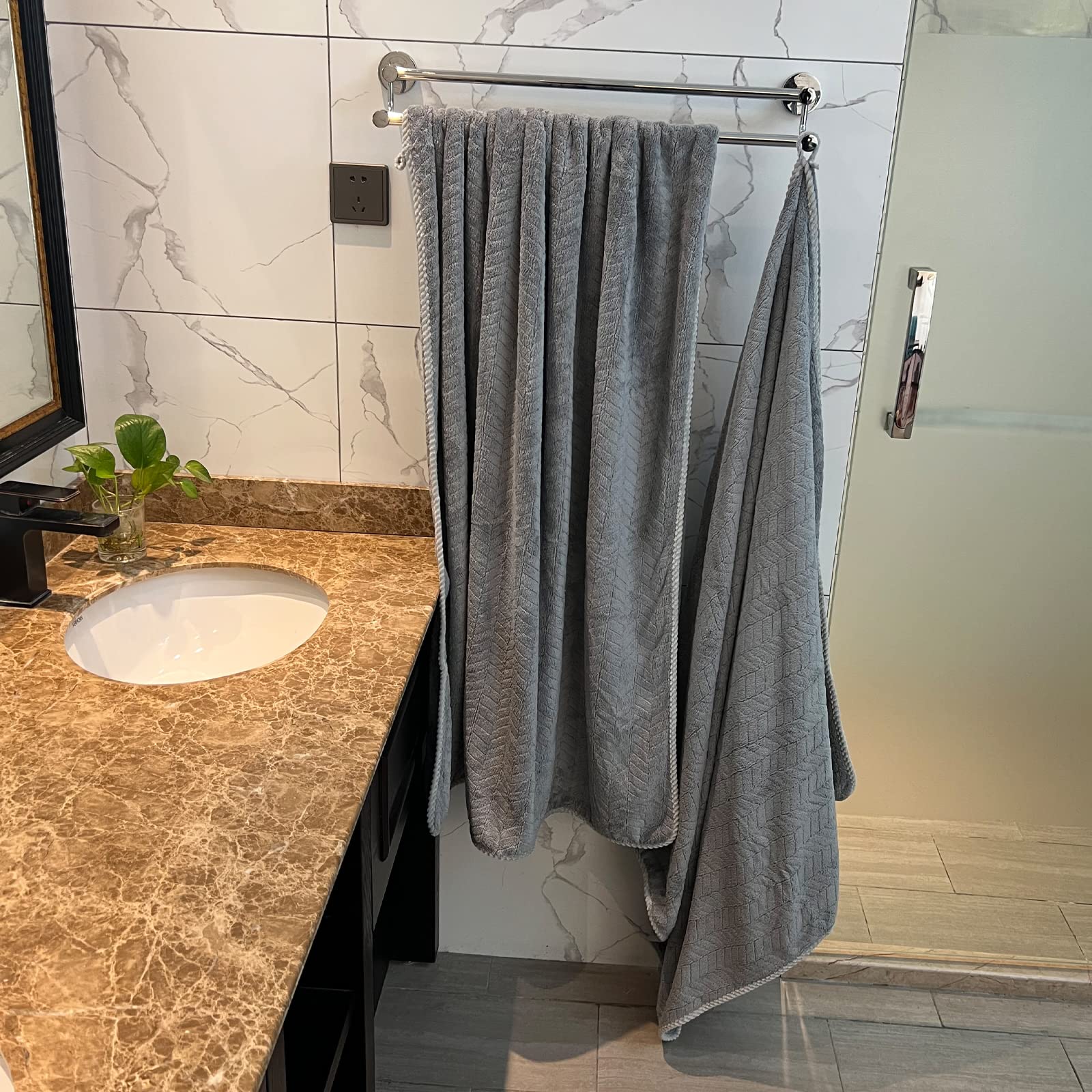 

Bath Towels for Bathroom, Bath Sheets, Plush, Extra Large, Super Soft, Highly Absorbent Microfiber, 27x55 Inch 70x140cm светло-серый