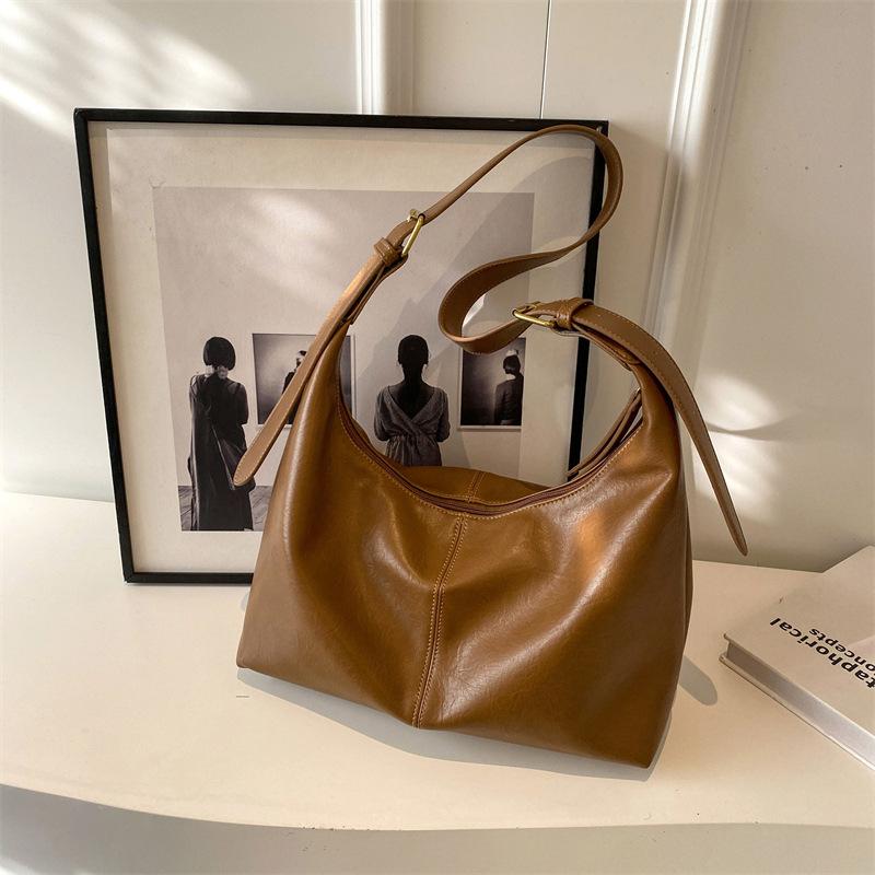 Large capacity bag women's 2025 new fashion messenger bag casual versatile shoulder bag soft surface bucket bag