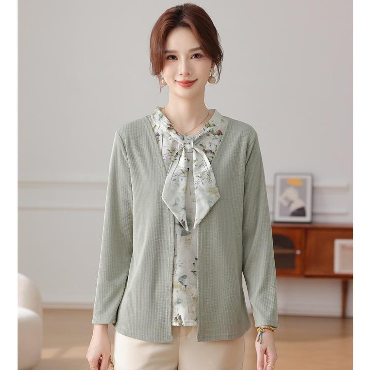 Middle-aged Mother's Fashion Shirt, Middle-aged and Elderly Fake Two Thin Sweaters, Ladies' Western-style Tops, New Styles In Early Autumn.