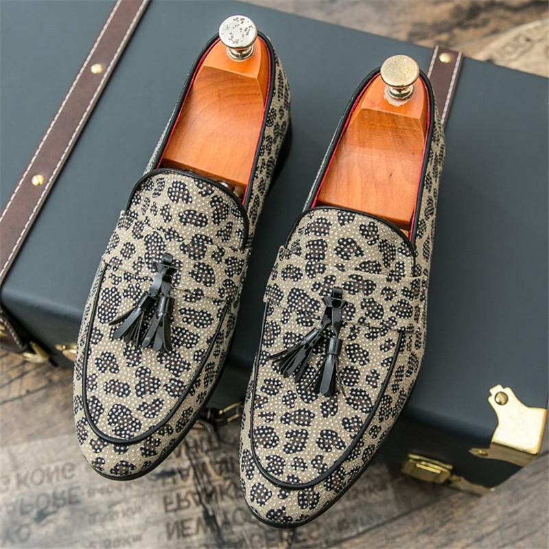 Britain Retro Tassel Loafers For Men Casual Comfort Fashionable Rhinestone Leather Shoes Leopard Pattern Wedding Dress Footwear