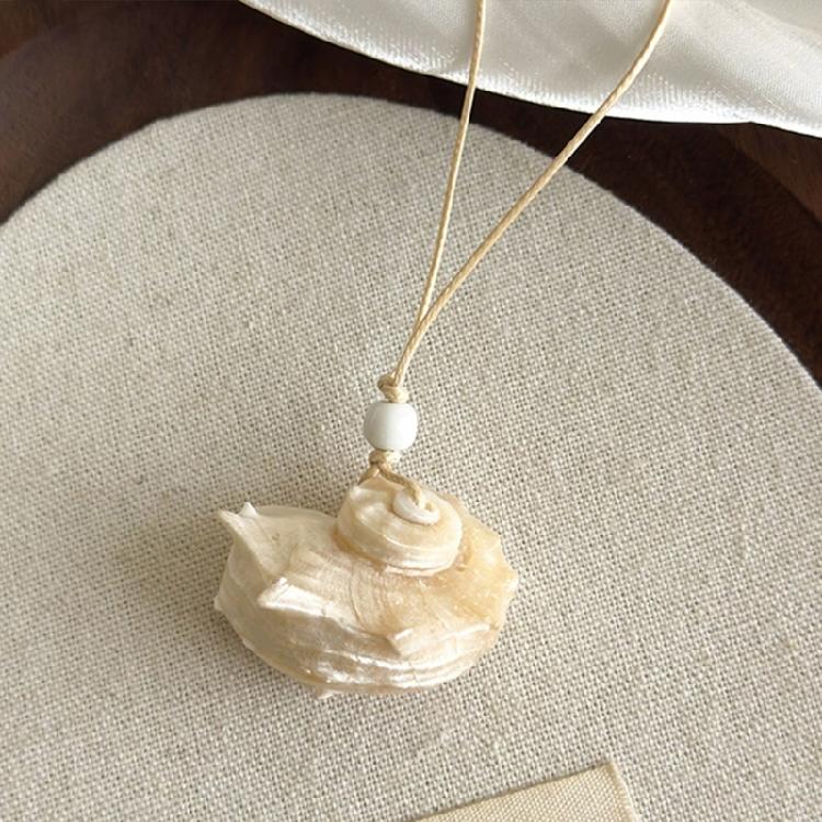 Elegant Conch Shell Chokers Necklace Natural Materials Adjustable Closure Beach Vacation Jewelry for Everyday Wear