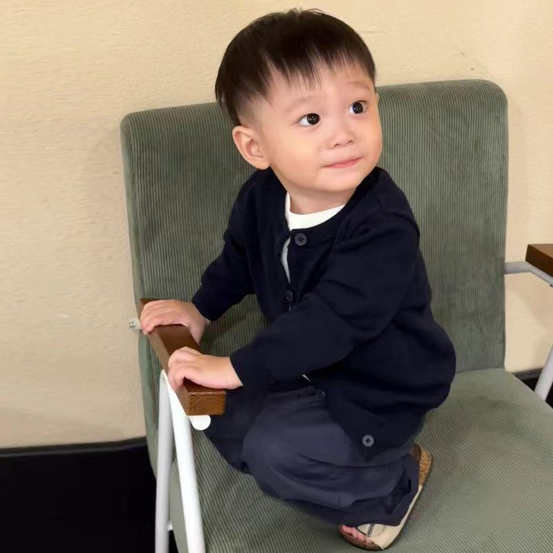 Осенний детский модный набор: Милый мультяшный вышитый кардиган и повседневные брюки 120