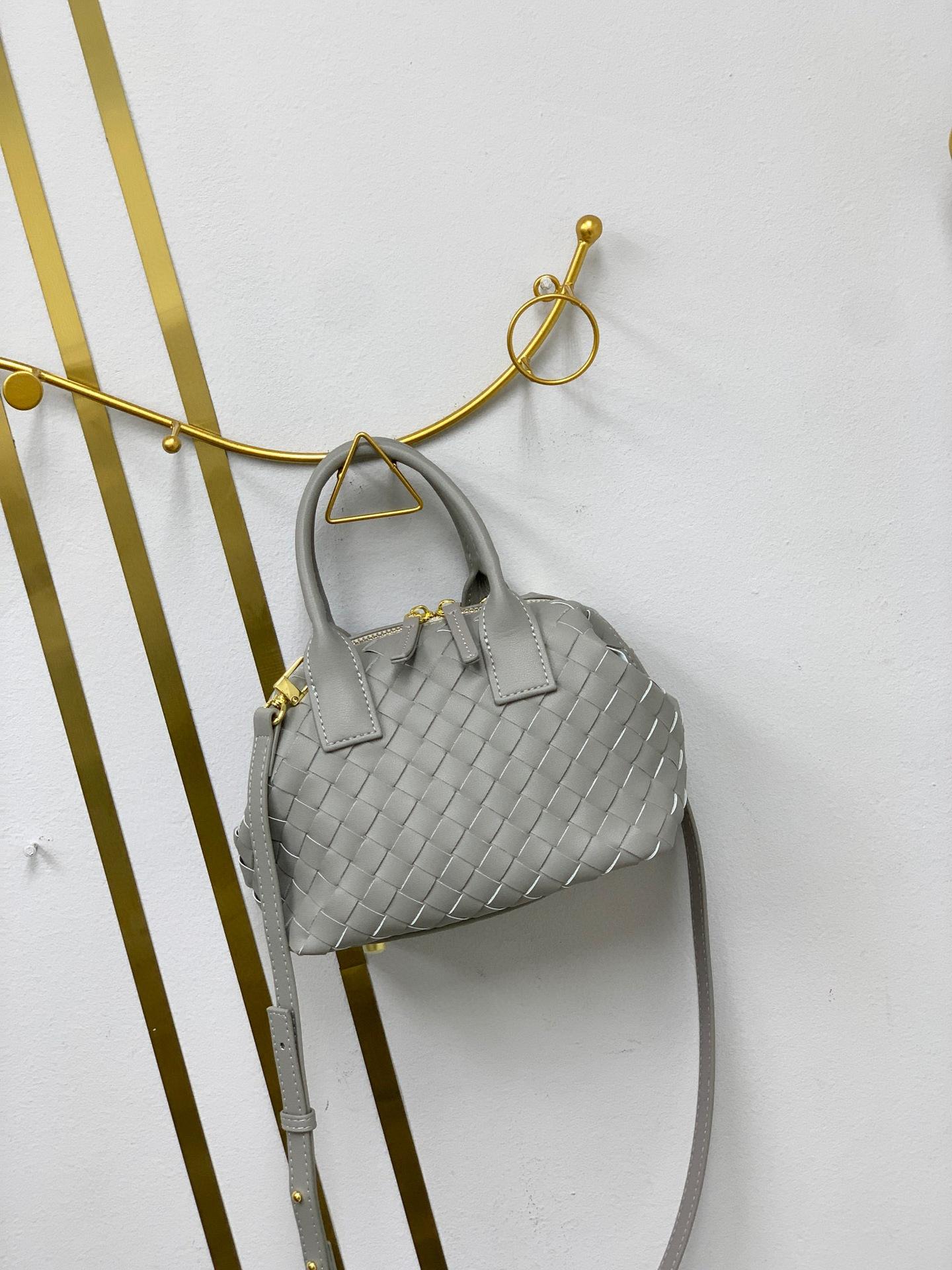 

Новая сумка для боулинга из натуральной кожи ручной работы для женщин с перекрестным ремешком на одно плечо Niche Boston Handbag 22x11x15cm aero синий