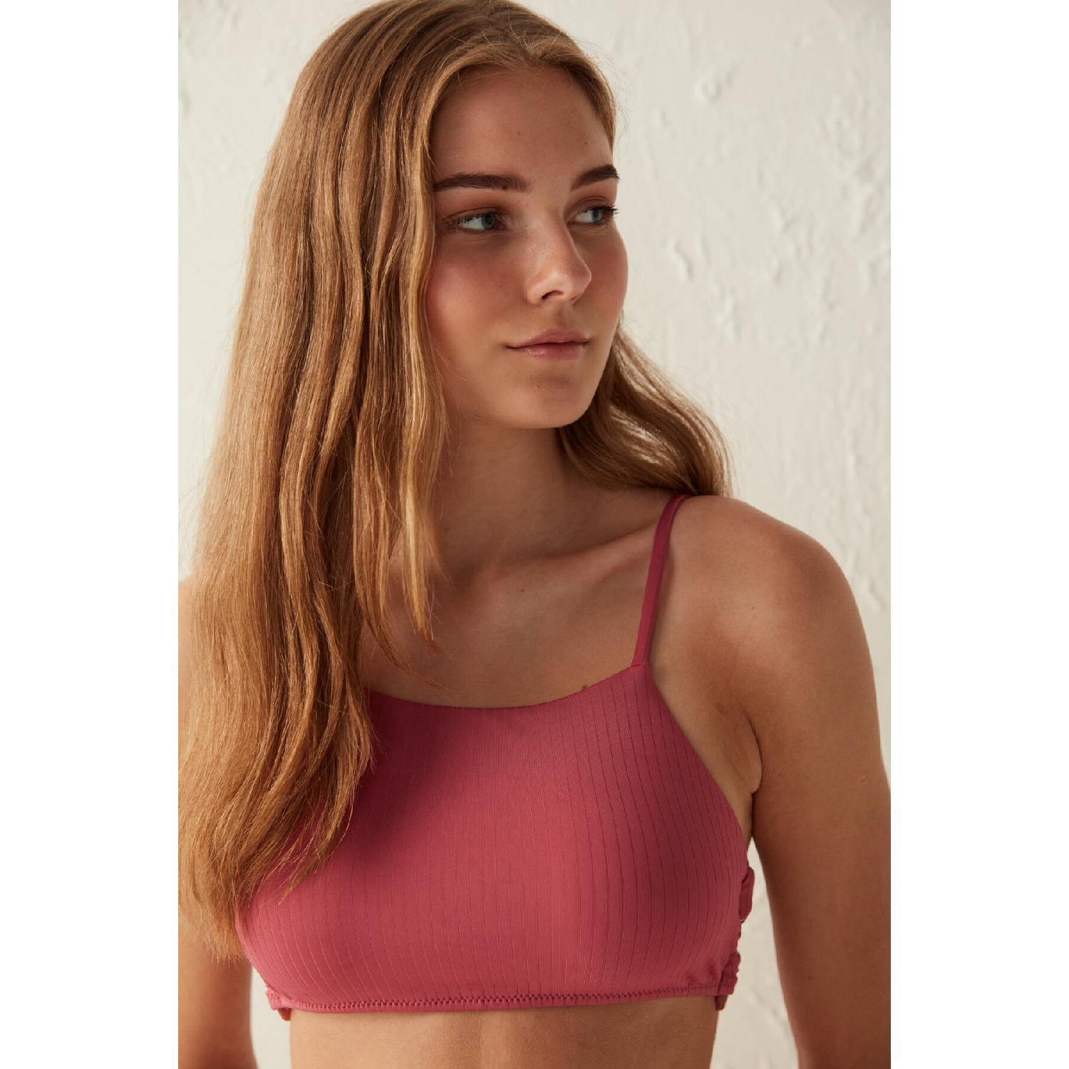 

Темно-розовый бикини-топ с бретелькой на шее и аксессуарами Jerry 34 красный