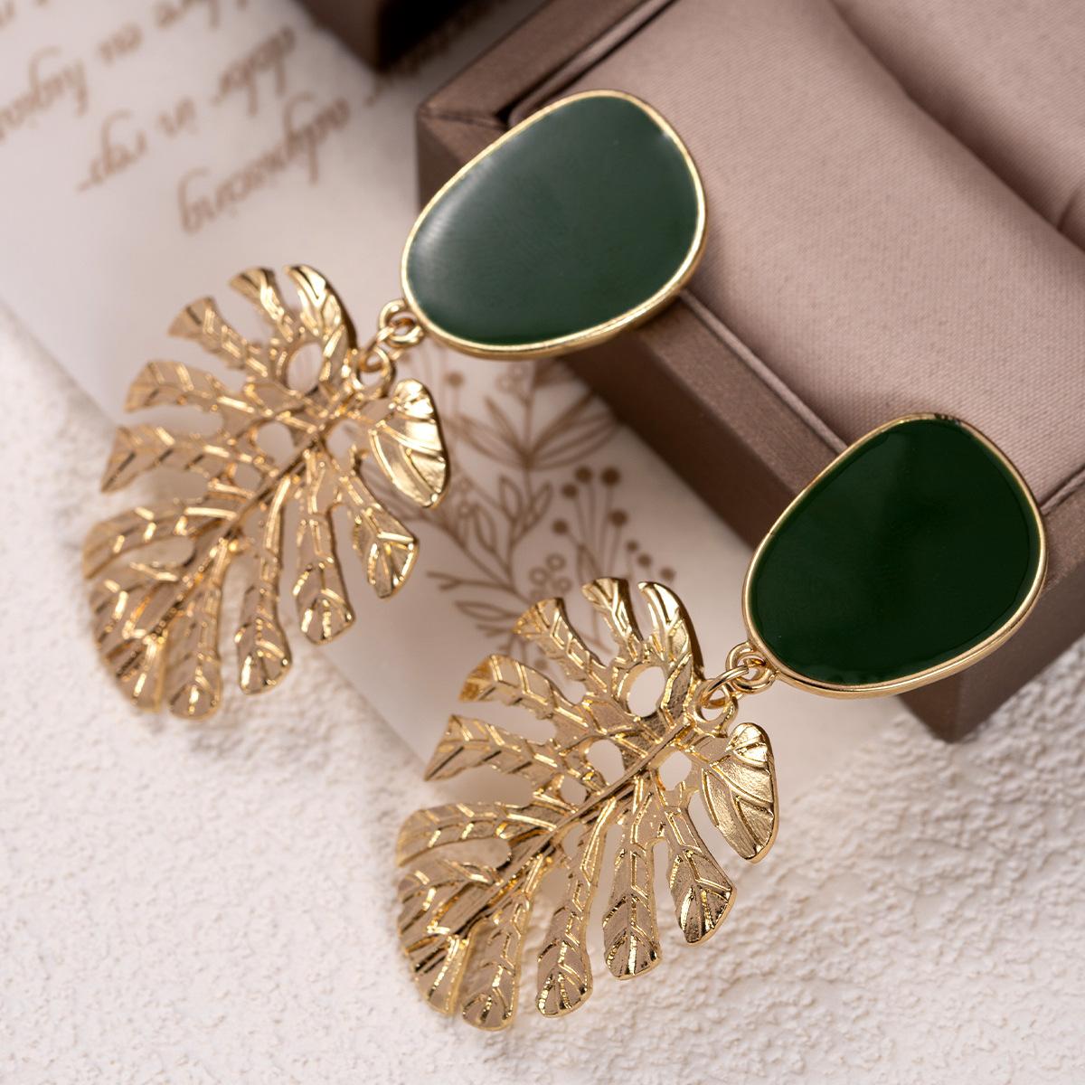 Серьги-гвоздики полые в форме листа дизайн простой элегантный милые серьги для ежедневной носки