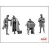 ICM 1/35 Soviet Soldiers (3 Soldiers & 1 Woman) Berlin, May 1945 Plastic Model Kit 35541