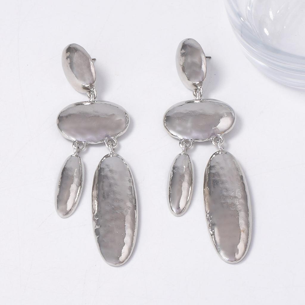 European and American exaggerated atmosphere light luxury cold wind geometric oval pendant earrings retro alloy versatile earrings