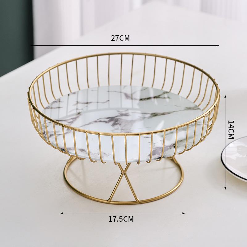 

Высокоценное блюдо с фруктами и закусками для гостиной