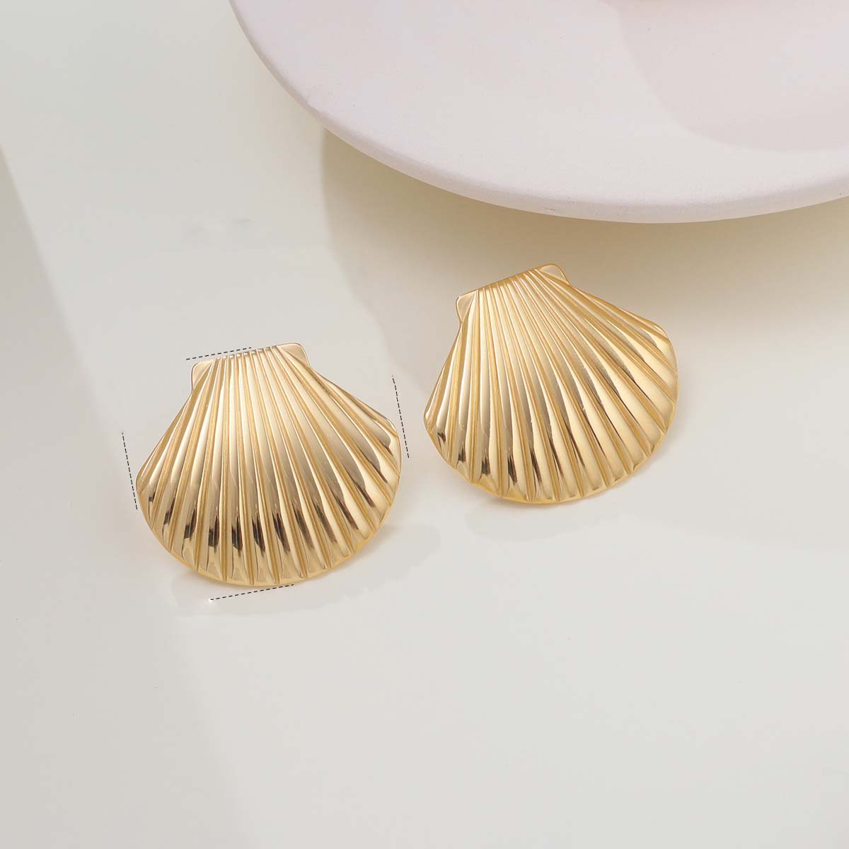 

Stainless Steel Big Shell Stud Earrings for Women Cute Geometric Gold Plated Earrings Summer Beach Jewelry Gift