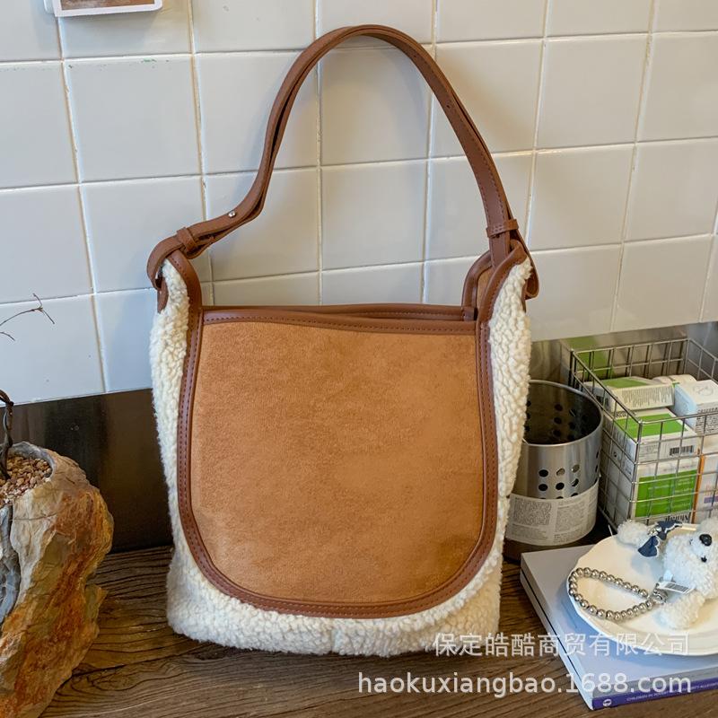 Autumn and Winter Large-capacity Lamb Wool Bucket Bag Women's 2025 New Messenger Tote Bag Premium Plush Shoulder Bag