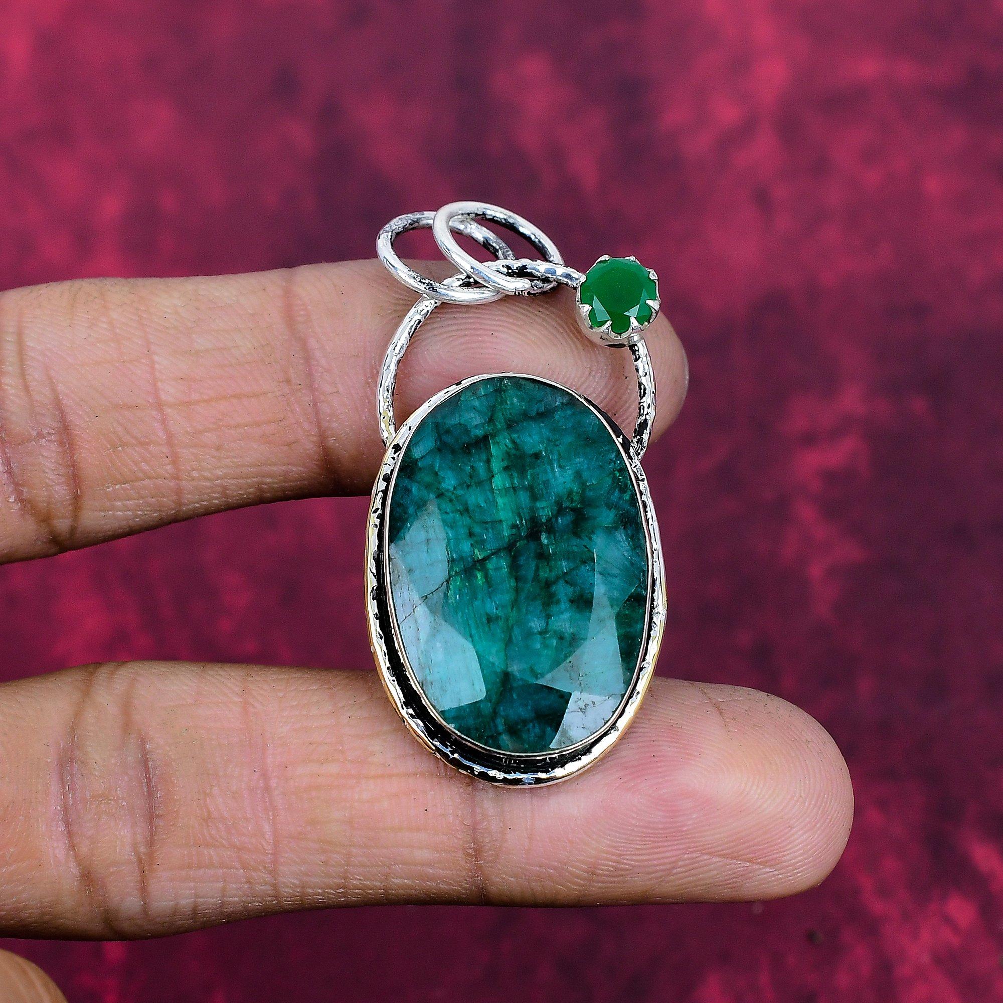 

Підвіска зі смарагду, вирощеного в лабораторії, та зеленого оніксу, Підвіска зі срібла 925 проби, Ювелірні вироби з дорогоцінним камінням, Підвіска ручної роботи, Дивовижні ювелірні вироби, Подарунок для неї 1.96 Inches